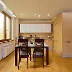 Splendid Central 2Bdrm Suite