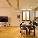 Splendid Central 2Bdrm Suite
