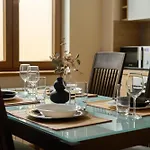 Splendid Central 2Bdrm Suite